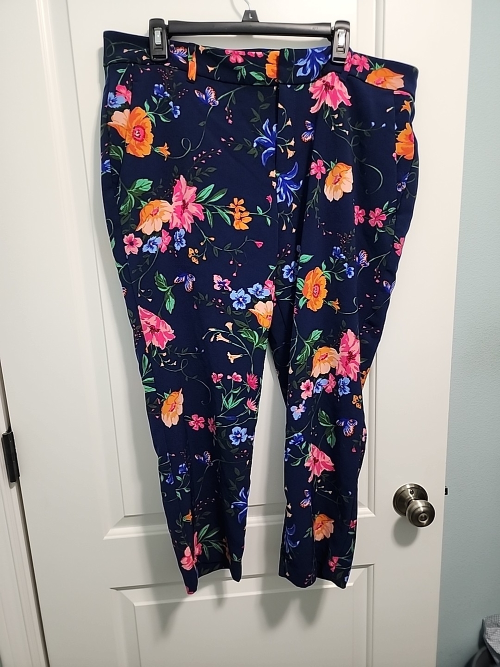 Old Navy Navy Floral Stretch Ponte Capris